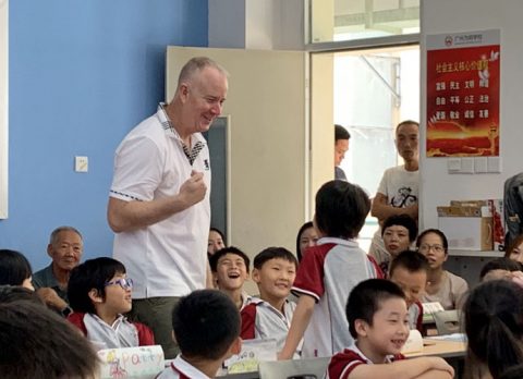 步入校园， 走进孩子；倾听心声，共同成长