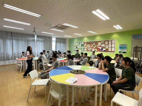 “赠人玫瑰，手有余香”之初中班级心理委员培训