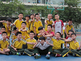 “绳”采飞扬—五年级丰富多彩课间活动