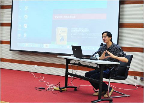 我校美术组龚卫平老师在广州市摄影家协会授课