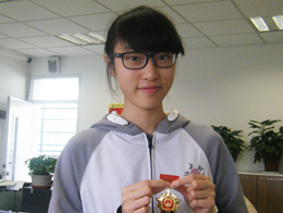 高中部曾诗咏同学获得“百花迎春”金奖