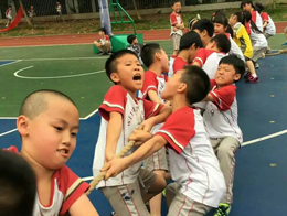 比出团结 赛出风采——记三四年级拔河比赛