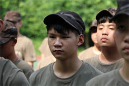 庄严神圣的军训活动在为明广州校园拉开了帷幕