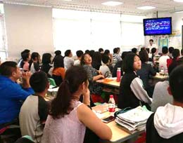 真诚交流，紧密合作——初一级部召开期中家长会