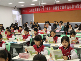 课堂研究展风采 专家引领促发展