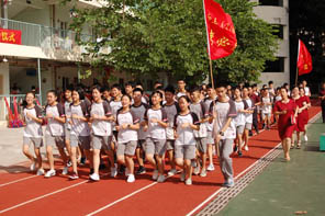 拼搏初三，青春飞扬——我校隆重举行“走进初三”活动